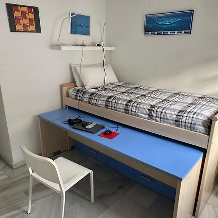 El Cortijuelo. Magnificent Triplex Terraced House With Rooftop Of 18M2, Overlooking The Sea. Parking Торремолинос Экстерьер фото