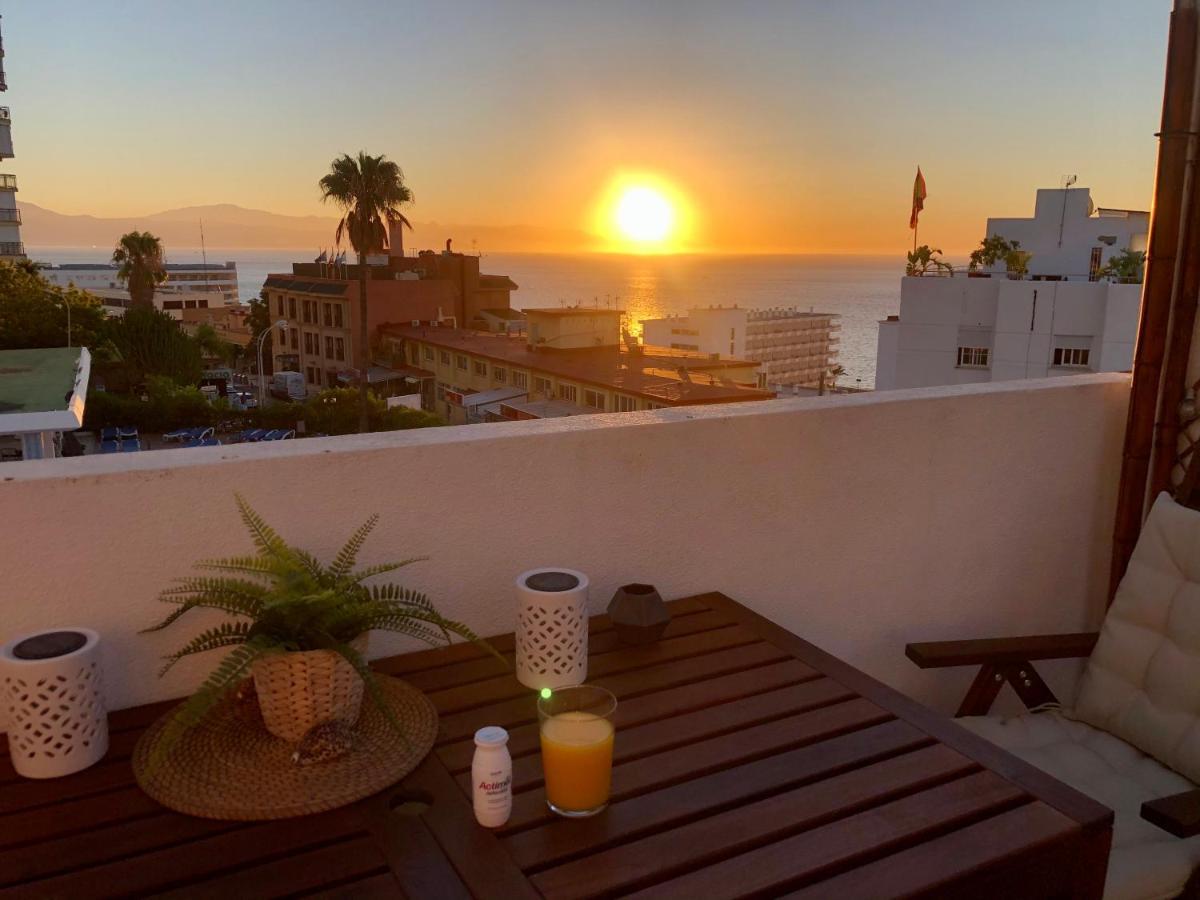 El Cortijuelo. Magnificent Triplex Terraced House With Rooftop Of 18M2, Overlooking The Sea. Parking Торремолинос Экстерьер фото