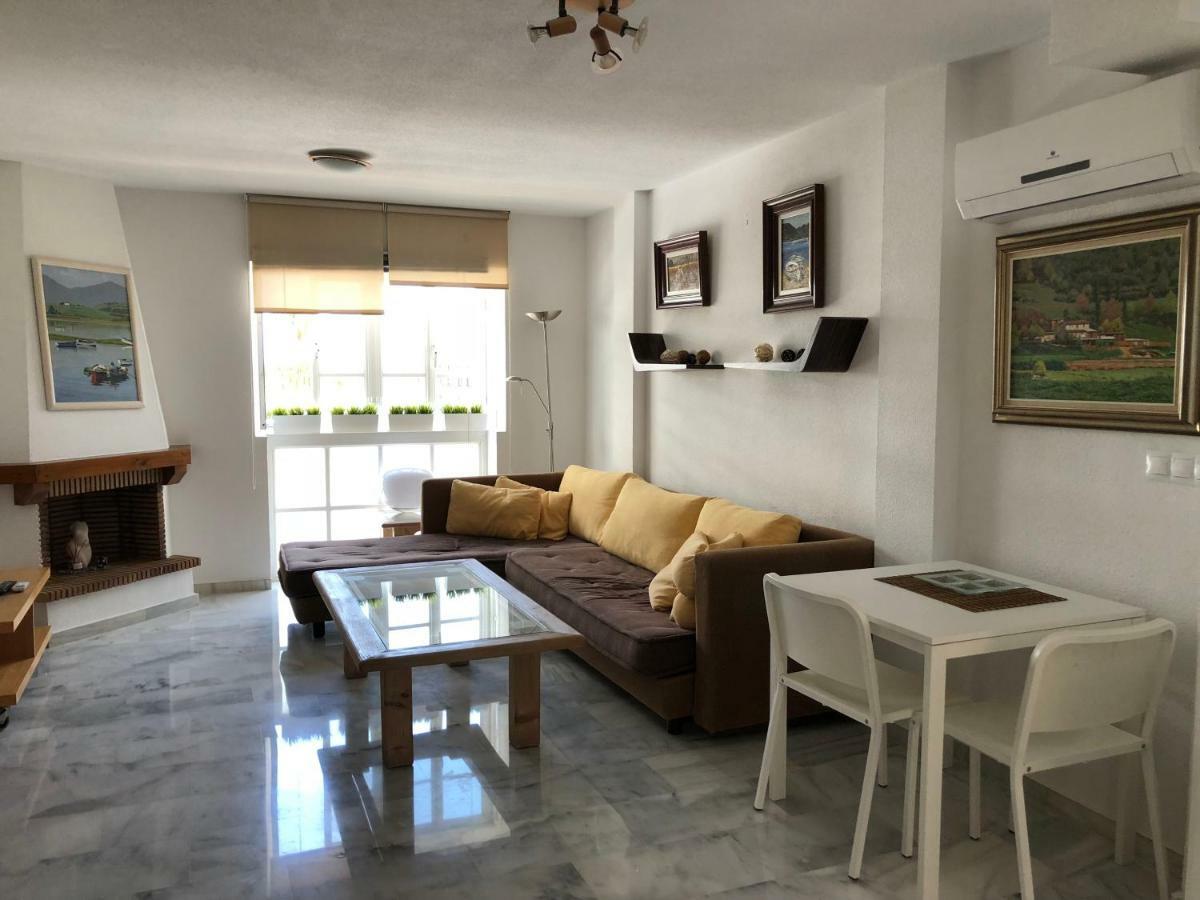 El Cortijuelo. Magnificent Triplex Terraced House With Rooftop Of 18M2, Overlooking The Sea. Parking Торремолинос Экстерьер фото