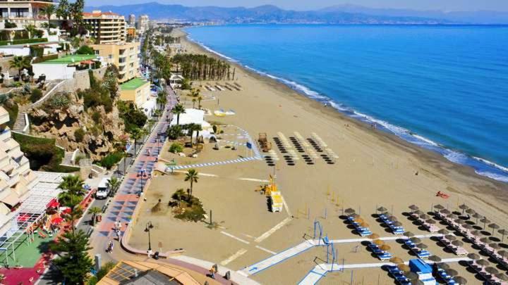 El Cortijuelo. Magnificent Triplex Terraced House With Rooftop Of 18M2, Overlooking The Sea. Parking Торремолинос Экстерьер фото